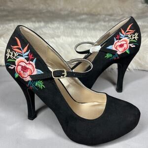 Qupid Platform Mary Janes Heels Pump Womens sz 7 Faux Suede Floral Embroidered